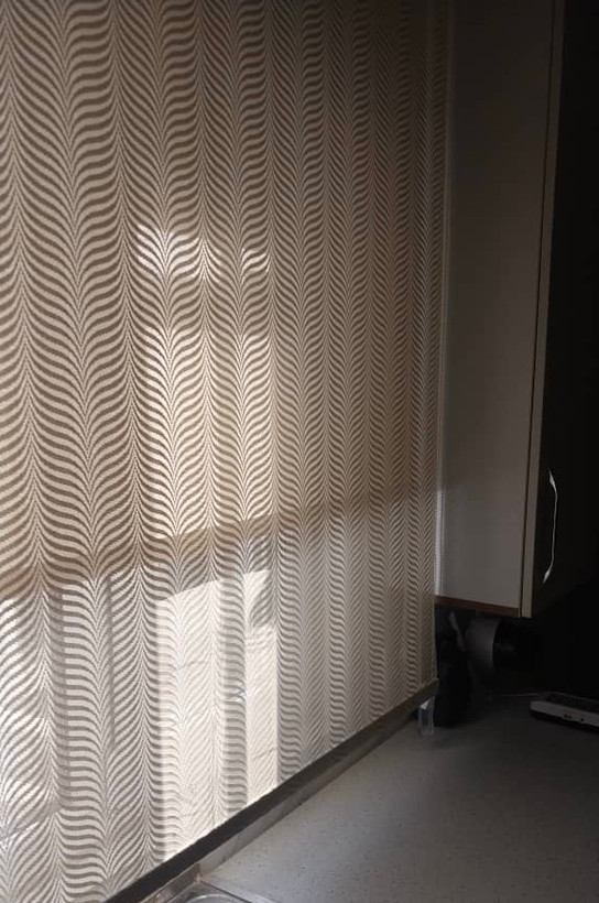 پرده شید دو مکانیزم نصب شده