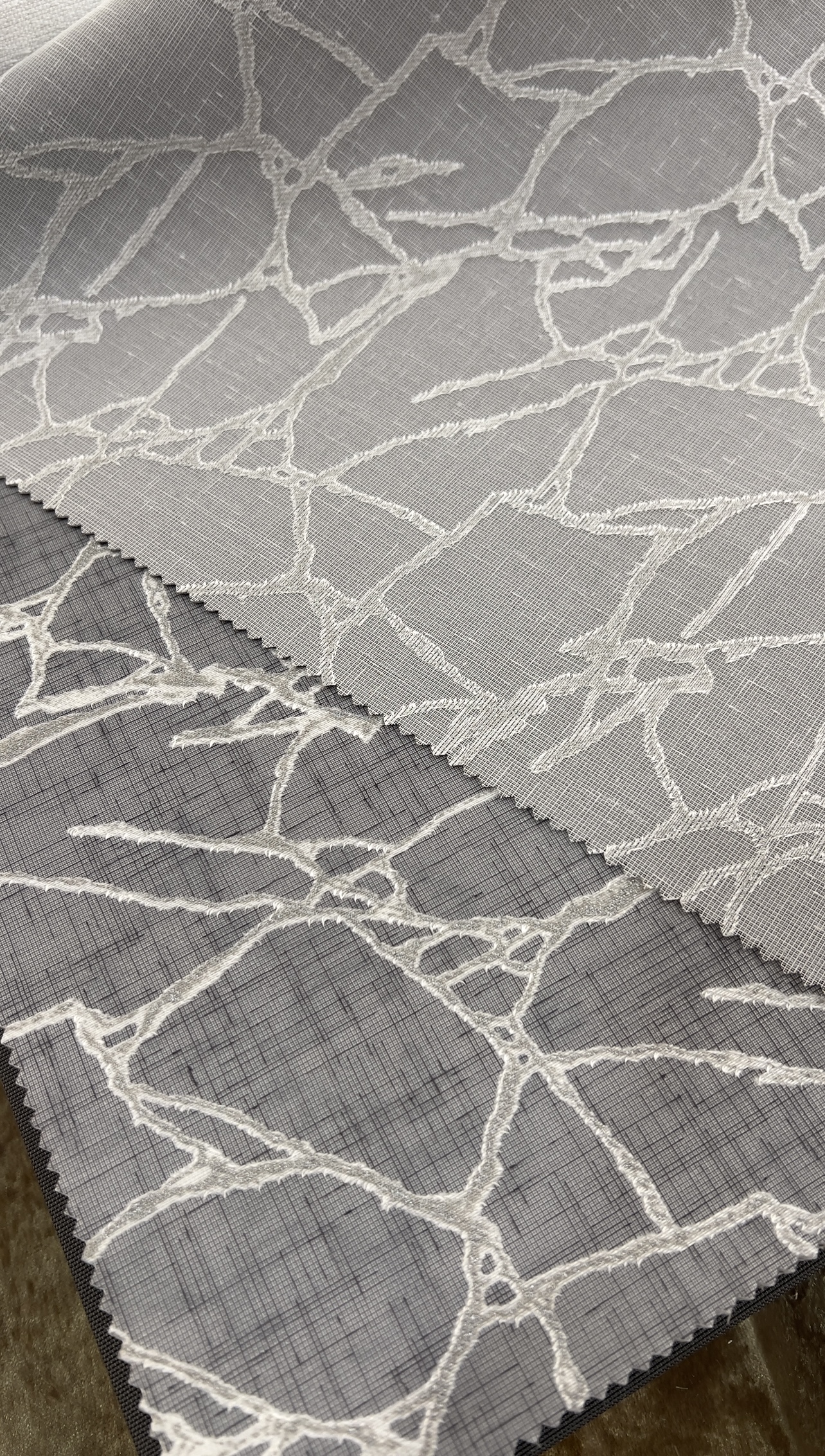 پرده شید دو مکانیزم‌ طرح دار ترک