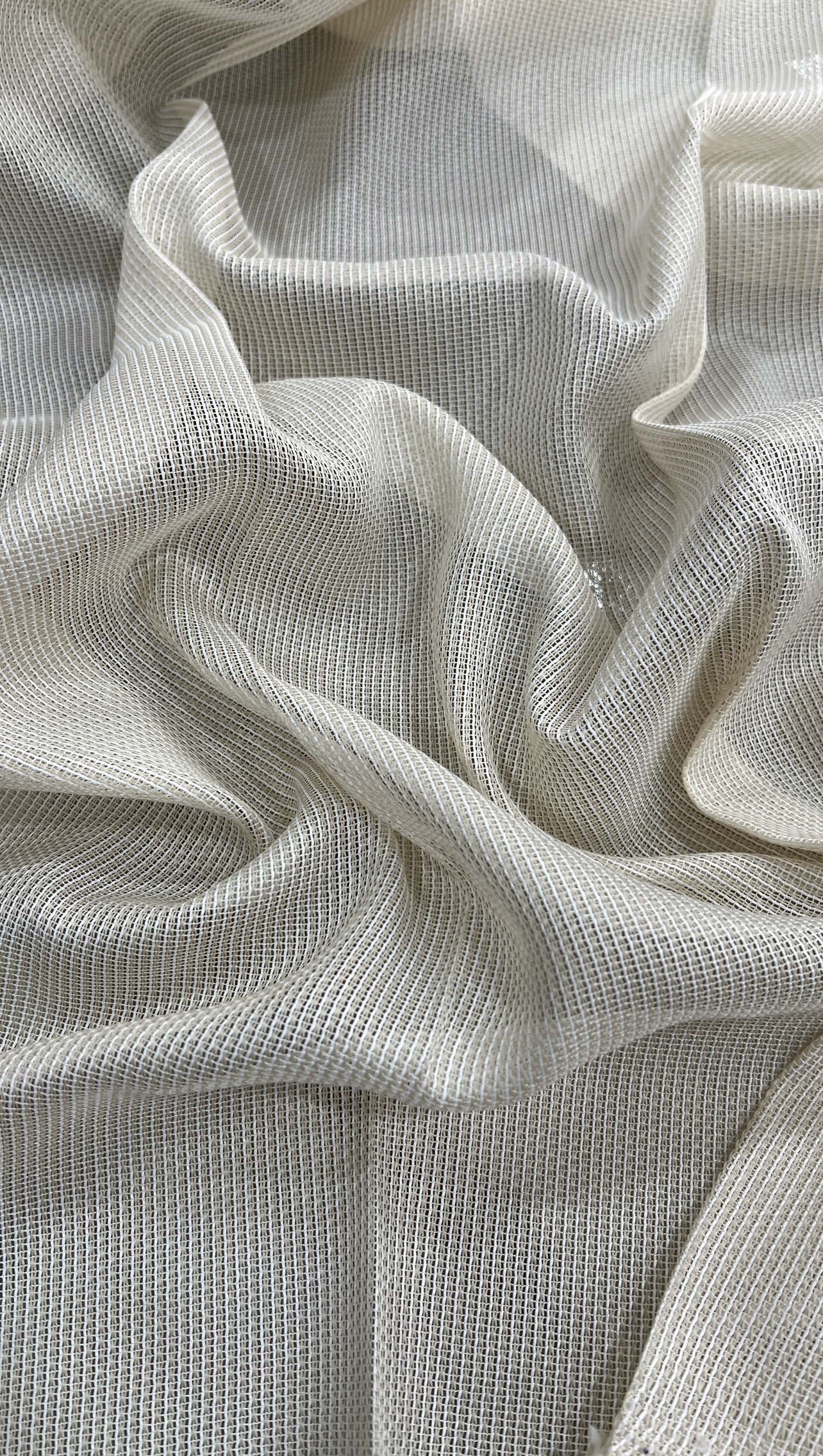 پرده تور ریز بافت کرم طلایی